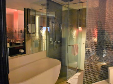 w blick auf badezimmer